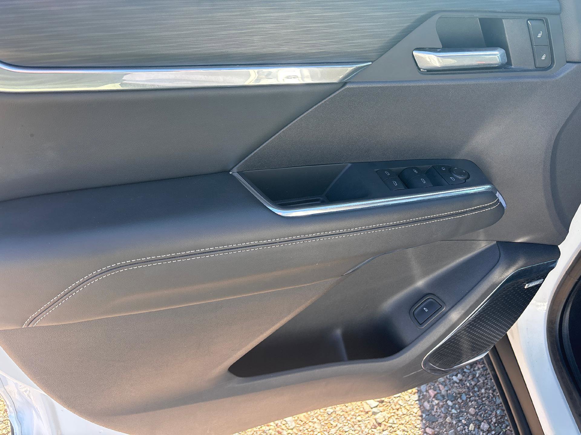 Used 2025 GMC Acadia Elevation image 16