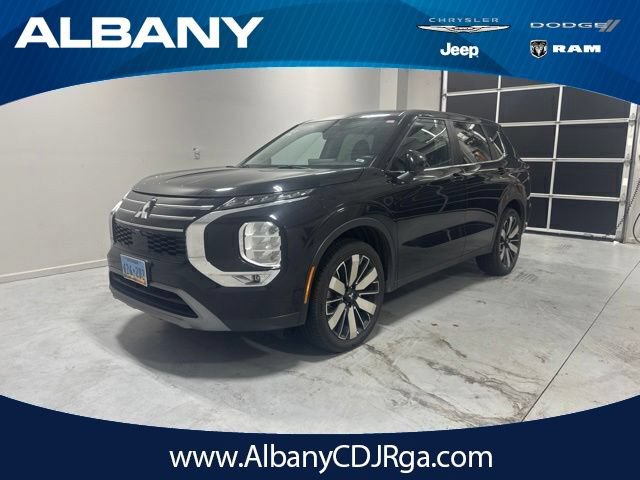 Used 2025 Mitsubishi Outlander SE