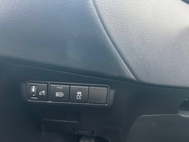 Used 2026 Toyota Corolla Cross XLE AWD/4WD image 22