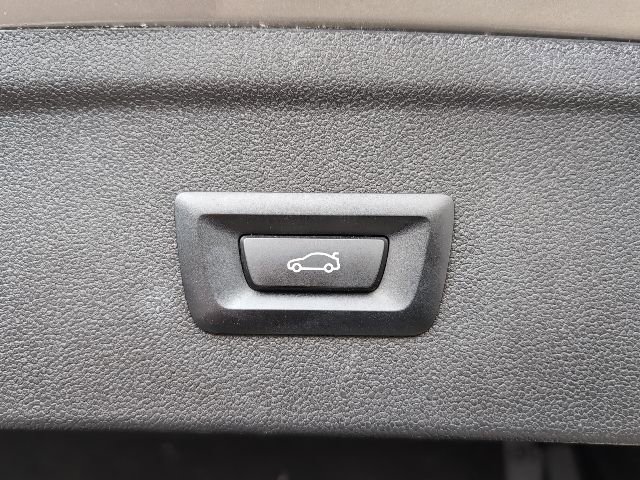 Used 2024 BMW iX xDrive50 w/ Premium Package image 31