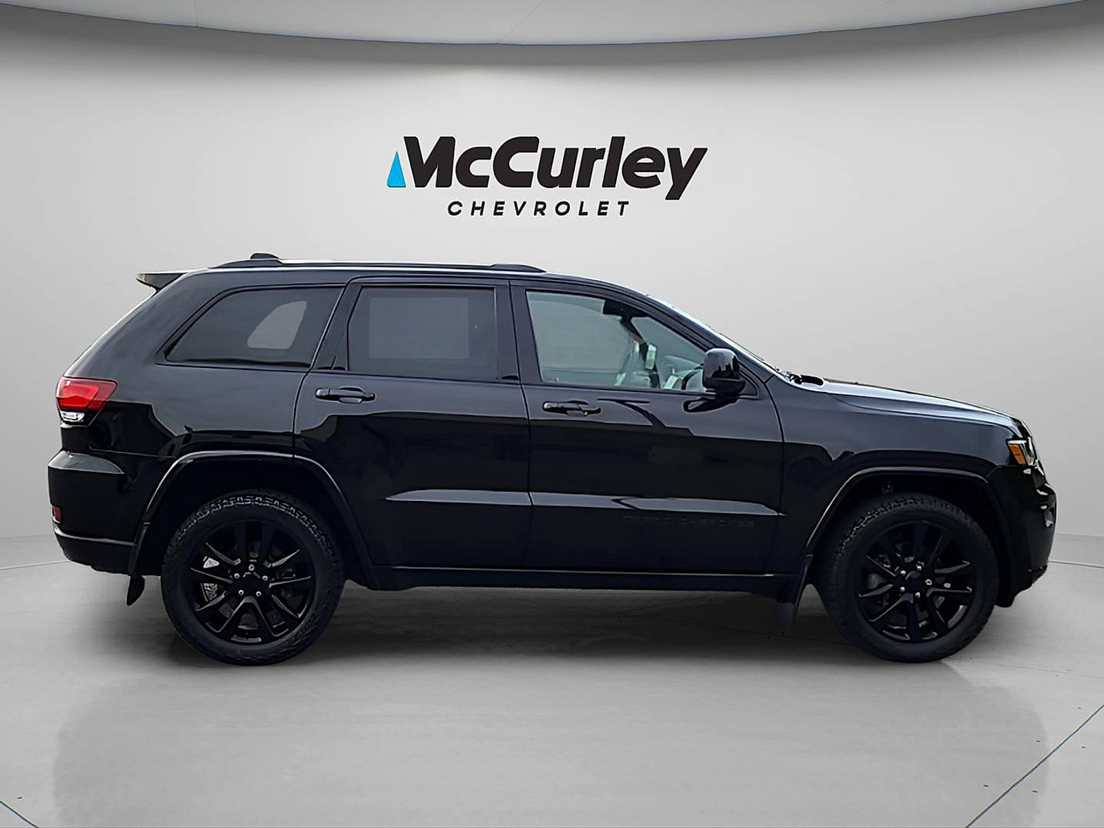 Used 2019 Jeep Grand Cherokee Altitude AWD/4WD image 8