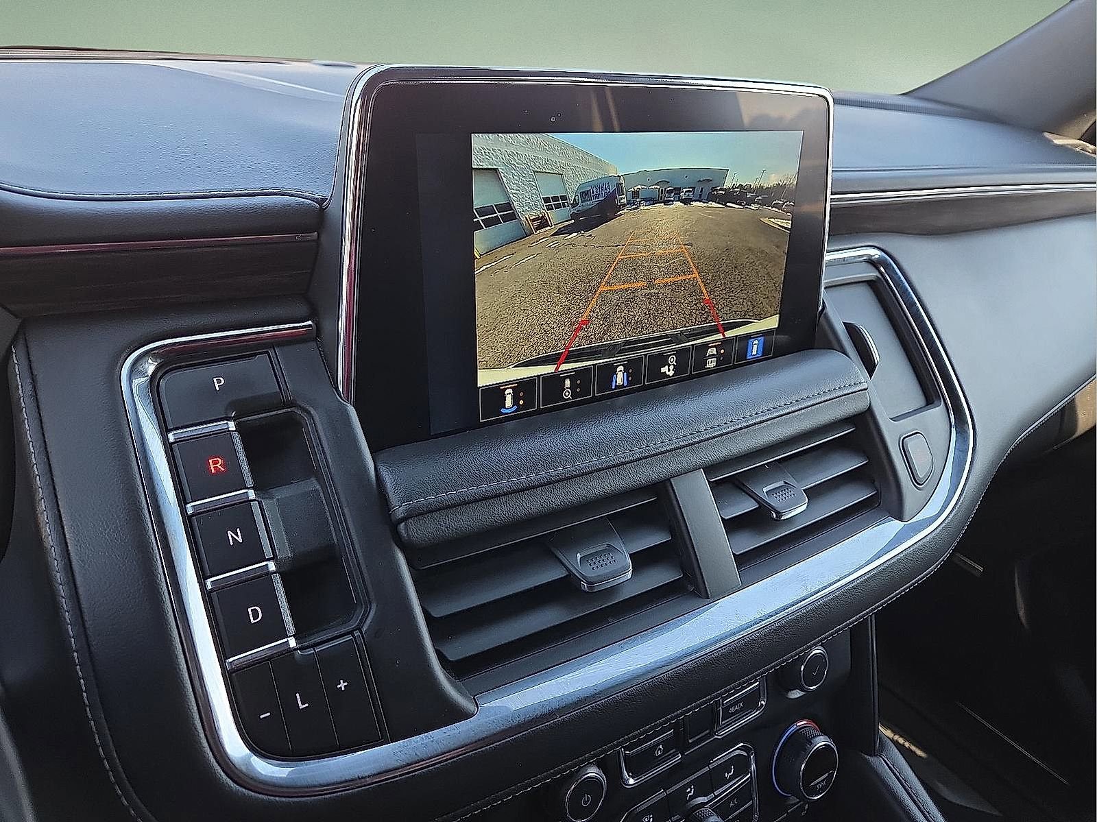 Used 2022 Chevrolet Tahoe Z71 w/ Luxury Package image 17