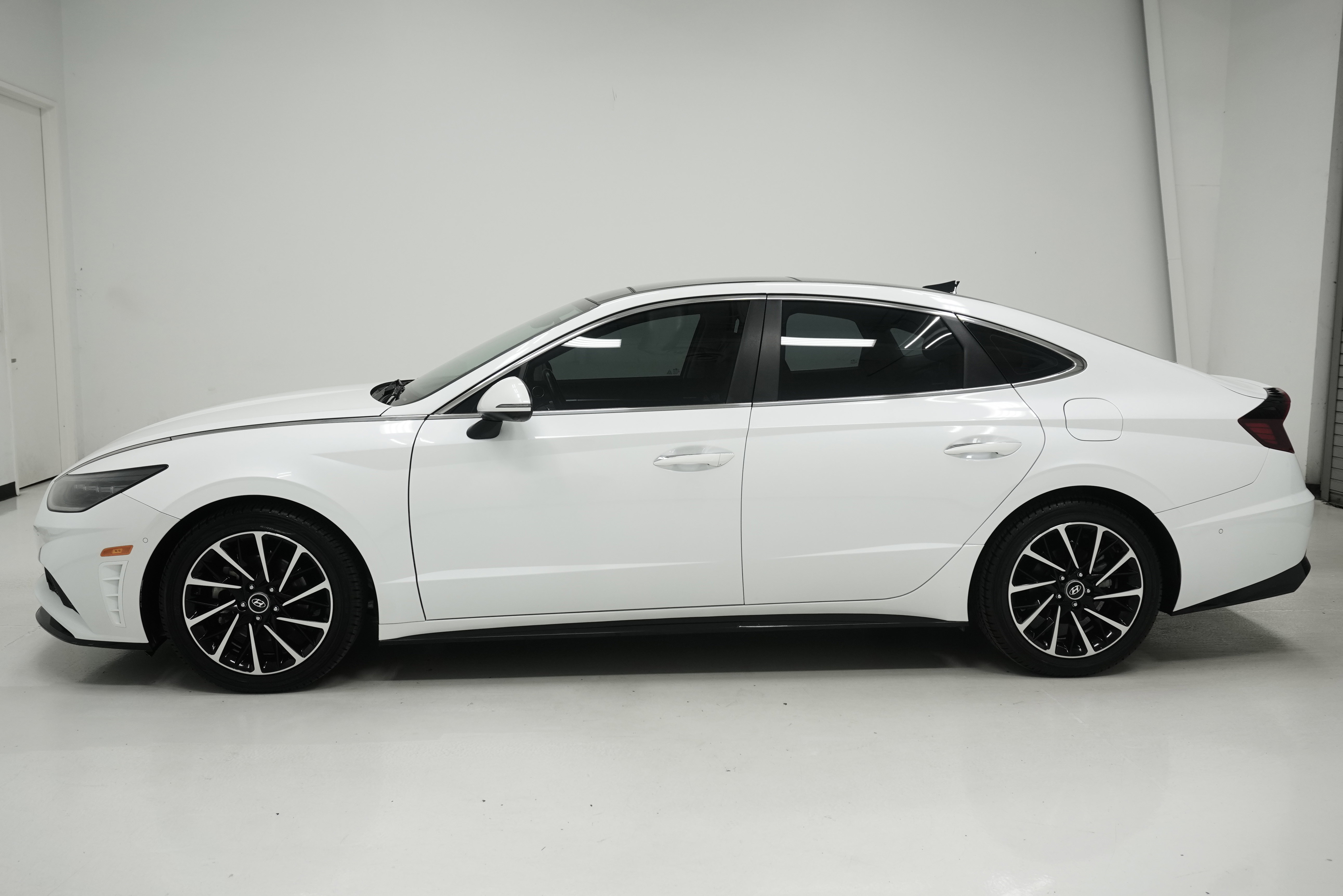 Used 2021 Hyundai Sonata Limited w/ Cargo Package image 7