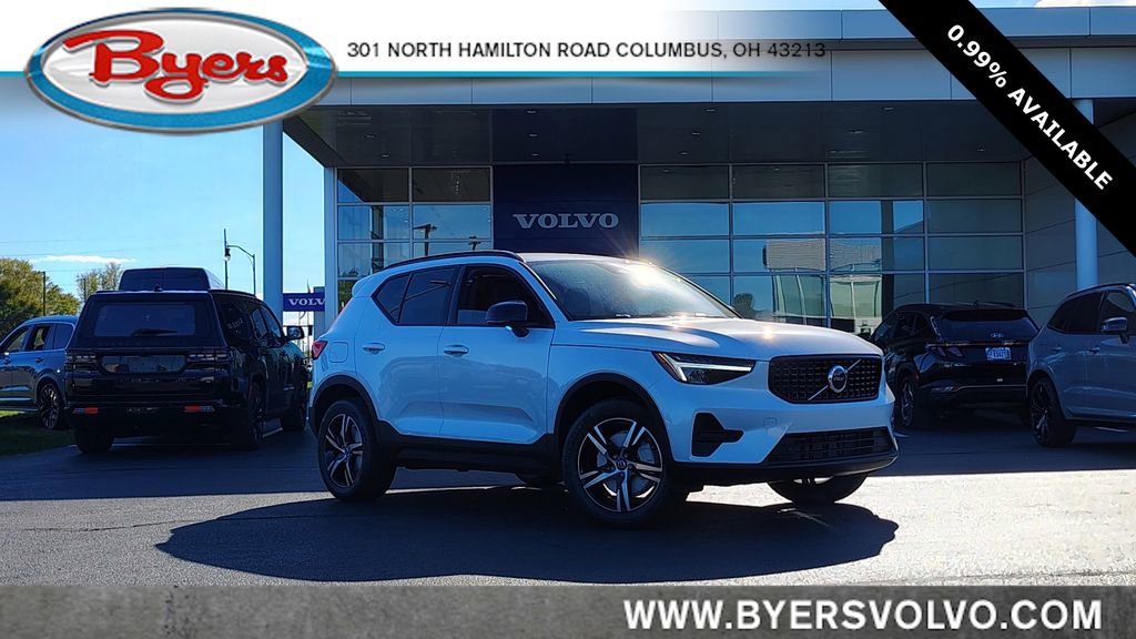 New 2026 Volvo XC40 B5 Core w/ Climate Package