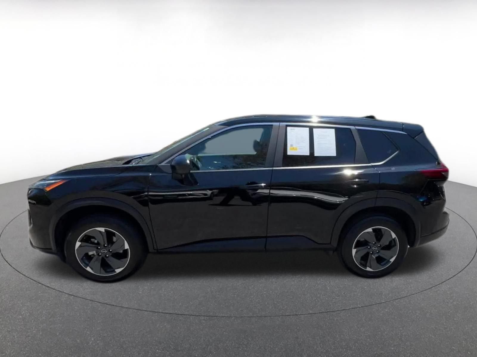 Used 2025 Nissan Rogue SV FWD image 9