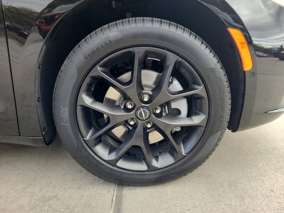 New 2026 Chrysler Pacifica Select image 25