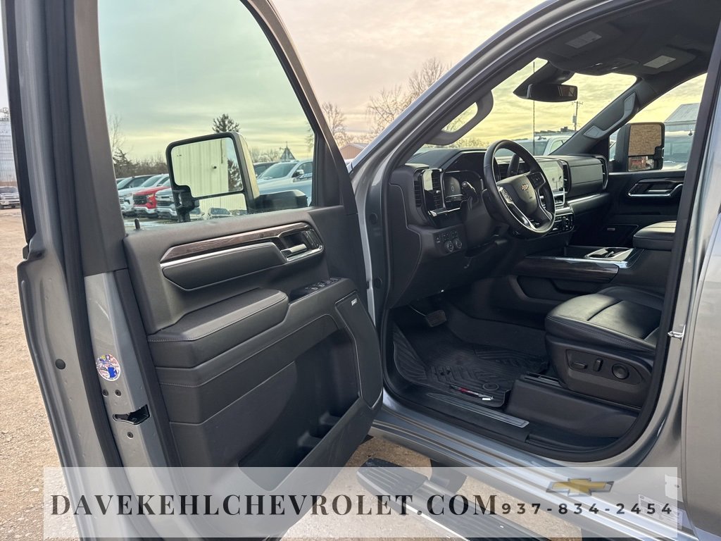 Used 2024 Chevrolet Silverado 3500 LTZ w/ LTZ Plus Package image 15