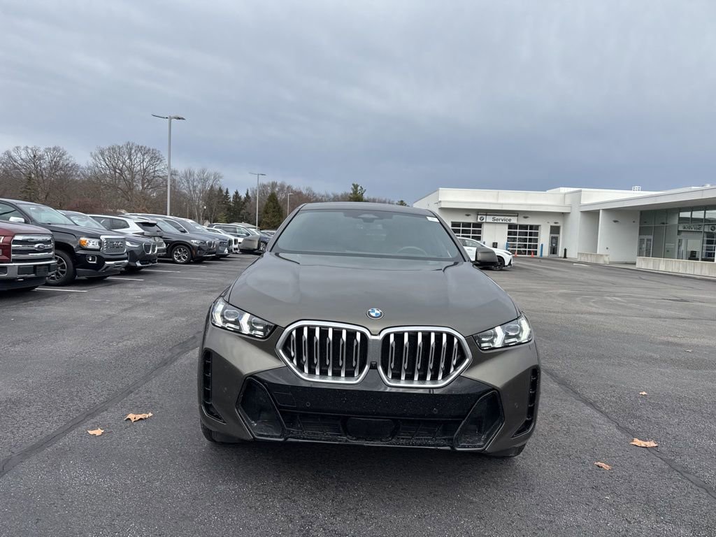 Used 2024 BMW X6 xDrive40i w/ Premium Package image 2