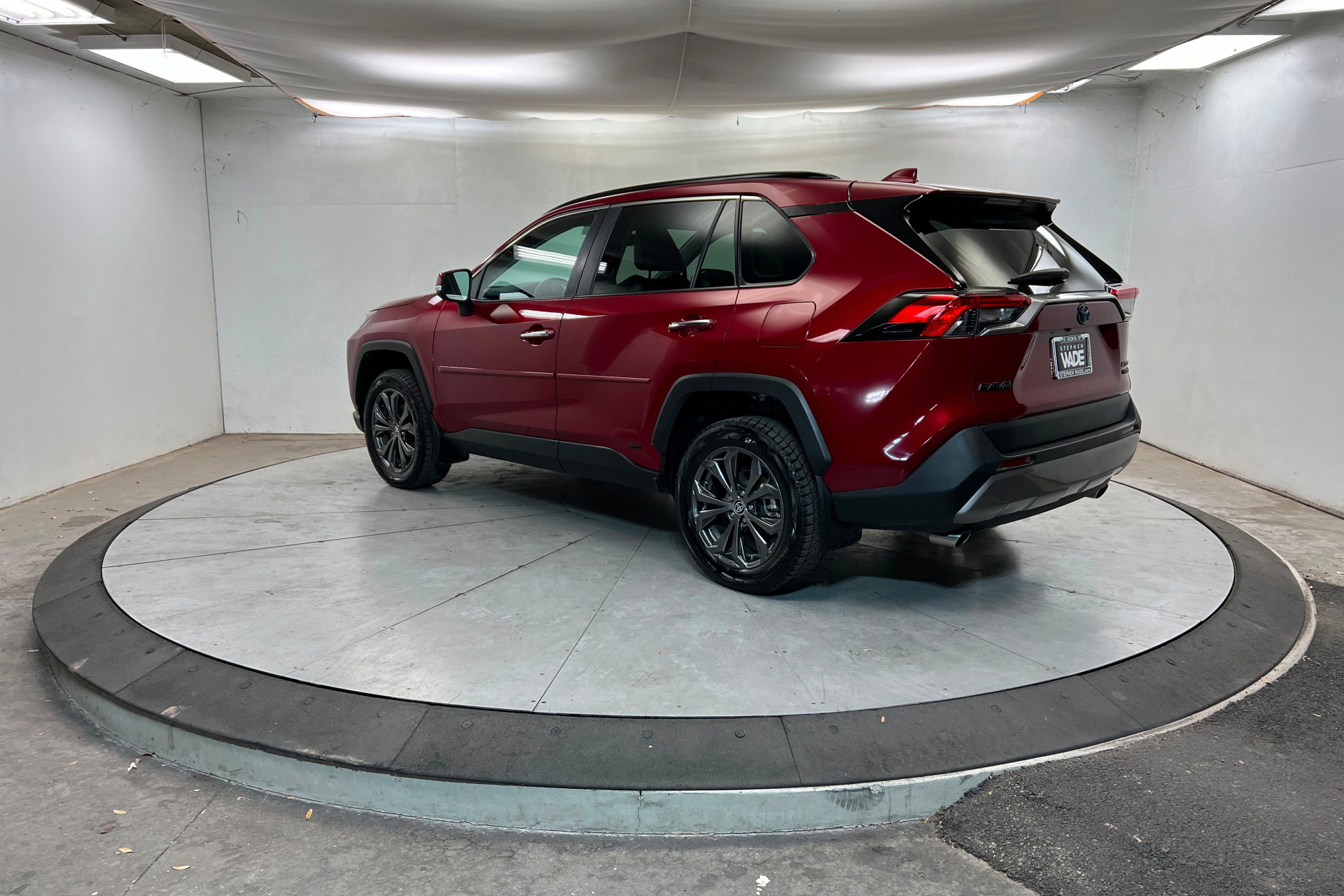 Used 2023 Toyota RAV4 Limited AWD/4WD image 3