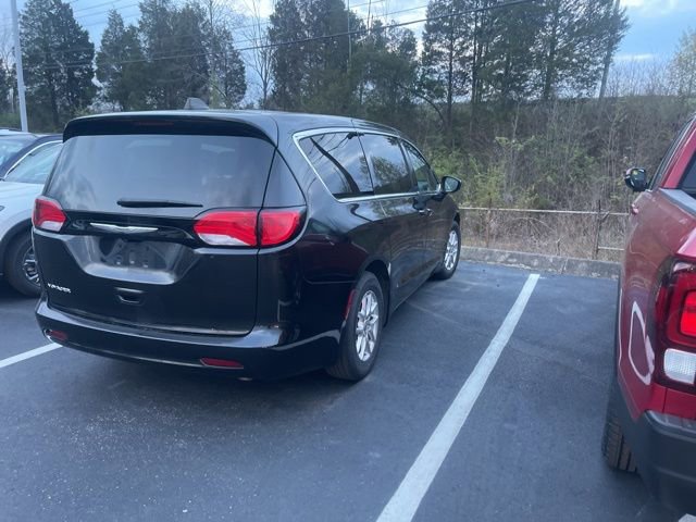 Used 2023 Chrysler Voyager LX image 6