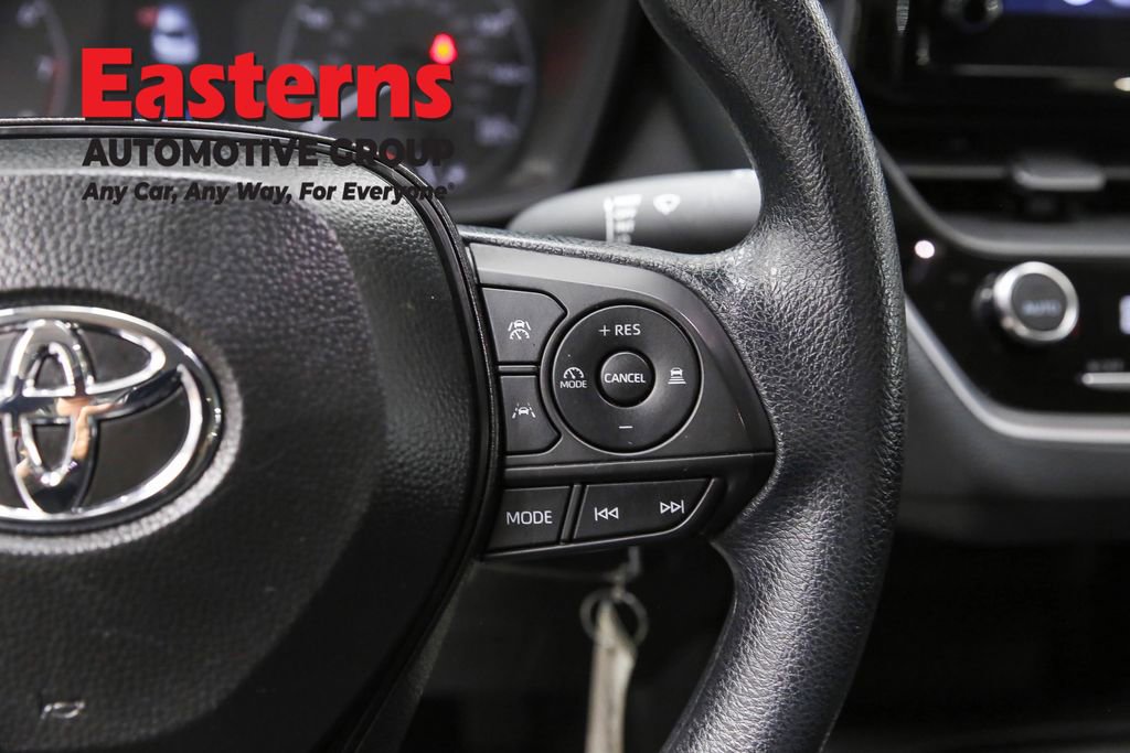 Used 2025 Toyota Corolla LE image 16