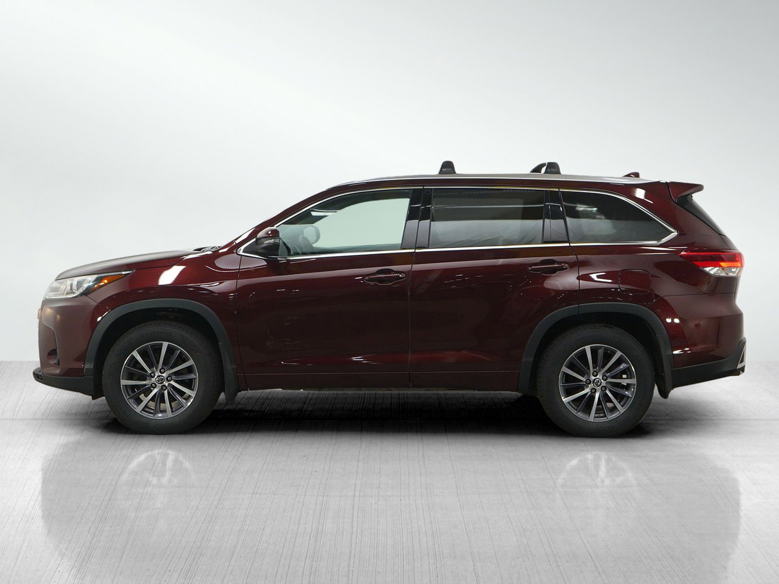 Used 2018 Toyota Highlander XLE image 2