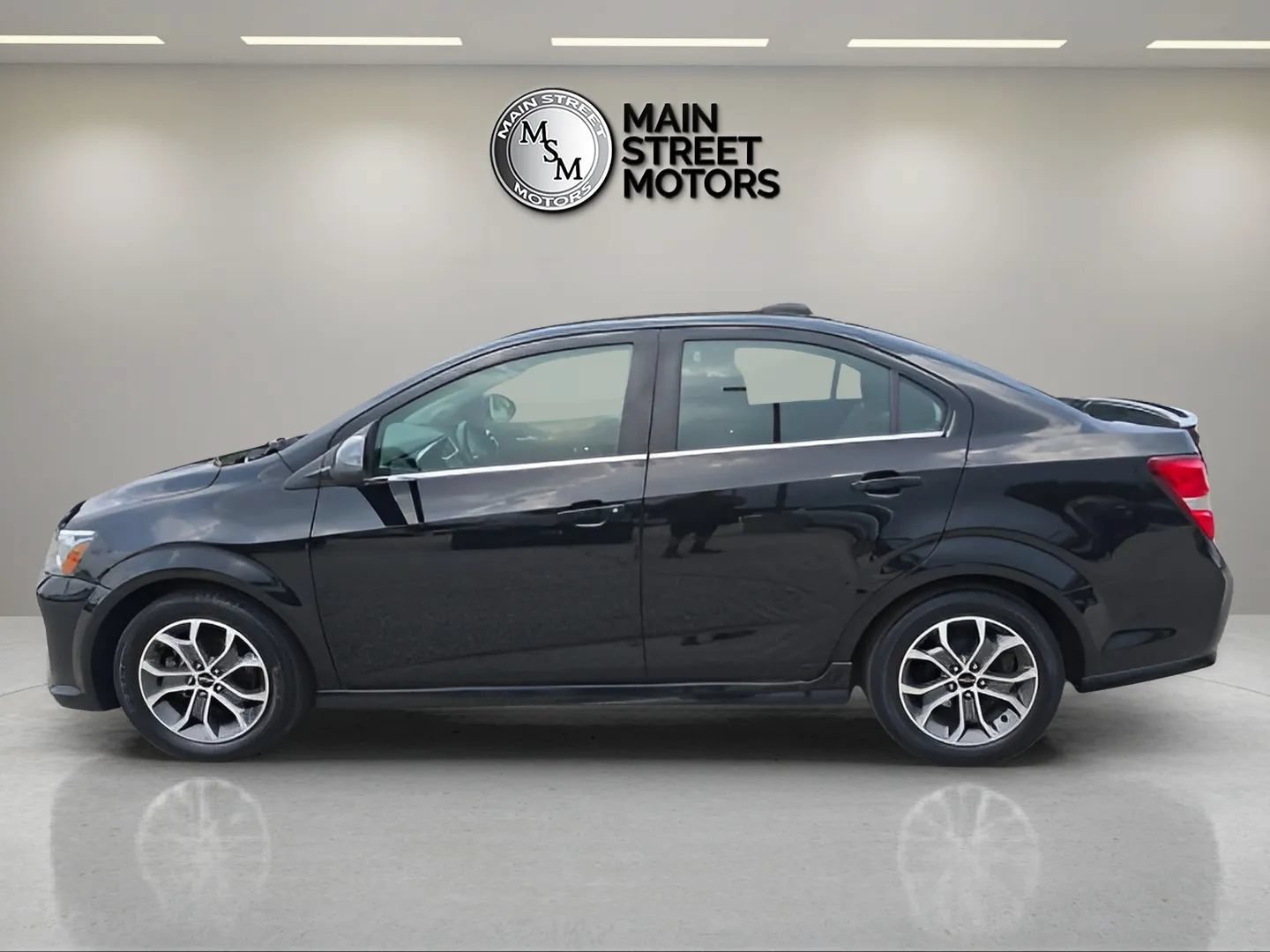 Used 2020 Chevrolet Sonic LT w/ RS Package FWD image 2