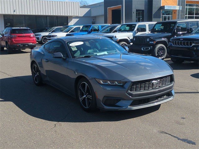 Used 2025 Ford Mustang Premium image 3