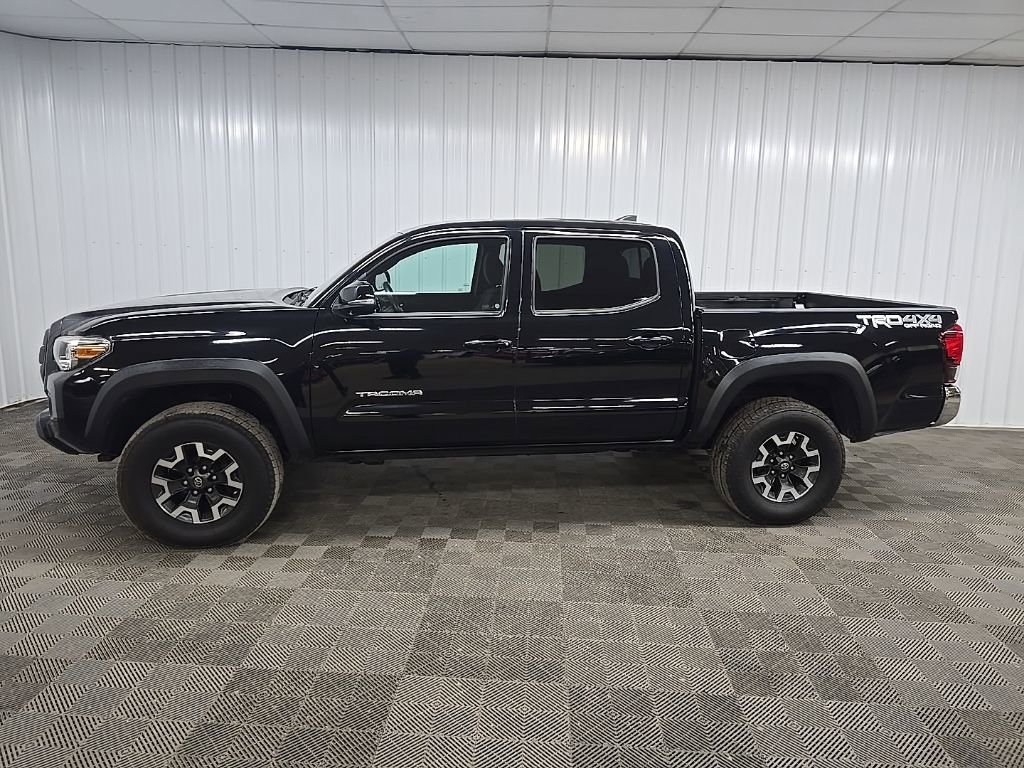 Used 2019 Toyota Tacoma TRD Off-Road AWD/4WD image 5