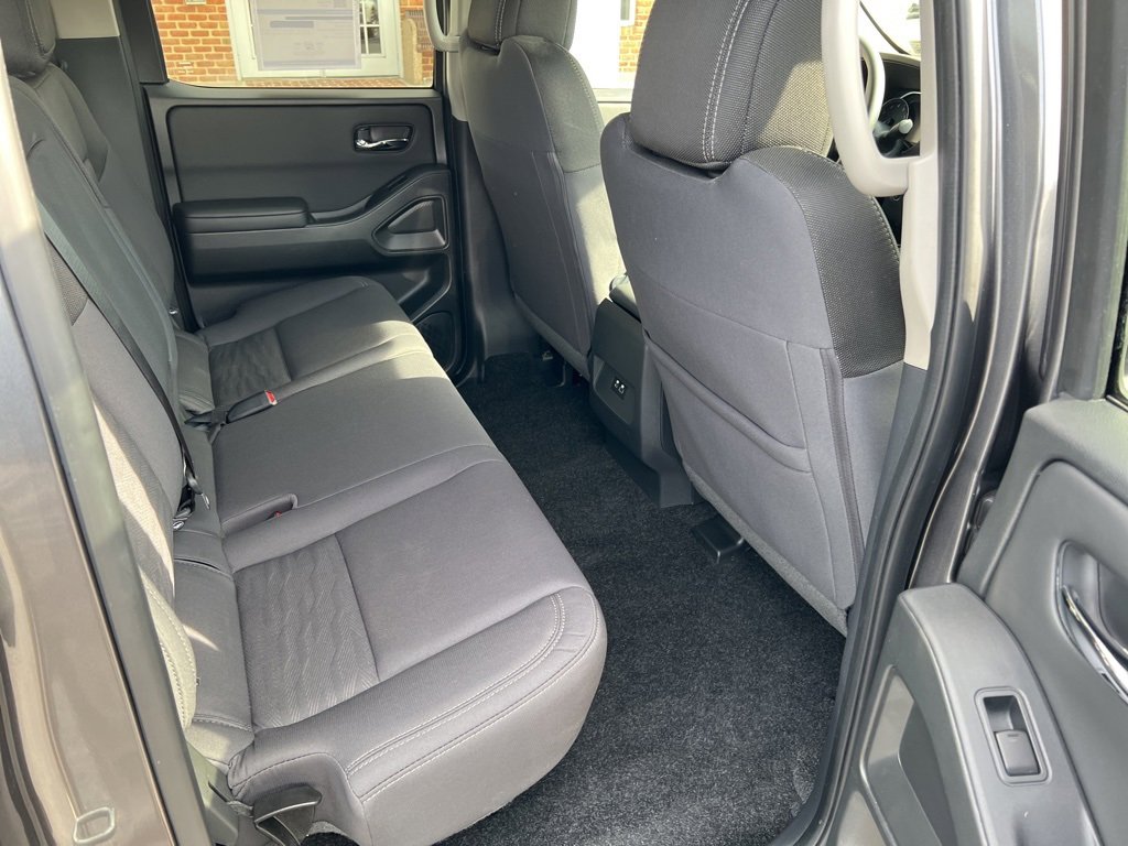 Used 2024 Nissan Frontier SV w/ Technology Package image 38