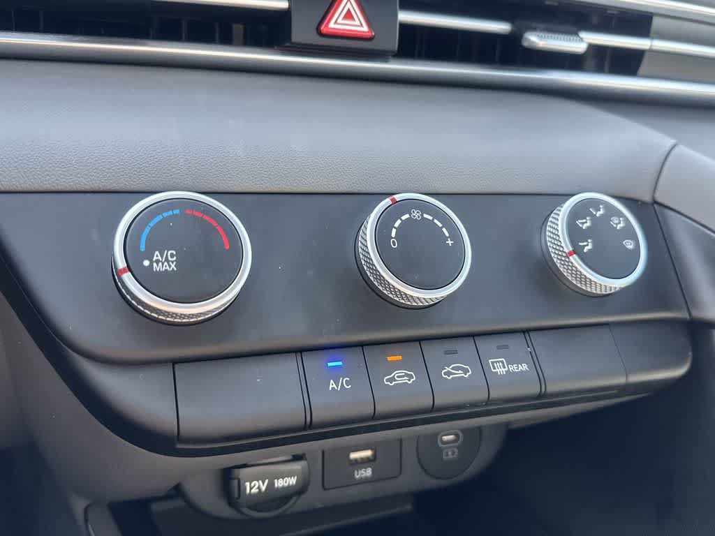 Used 2025 Hyundai Elantra SE FWD image 19