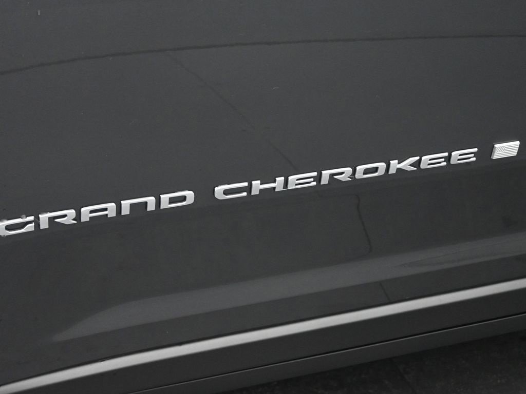 New 2025 Jeep Grand Cherokee Laredo w/ Luxury Tech Group I image 13