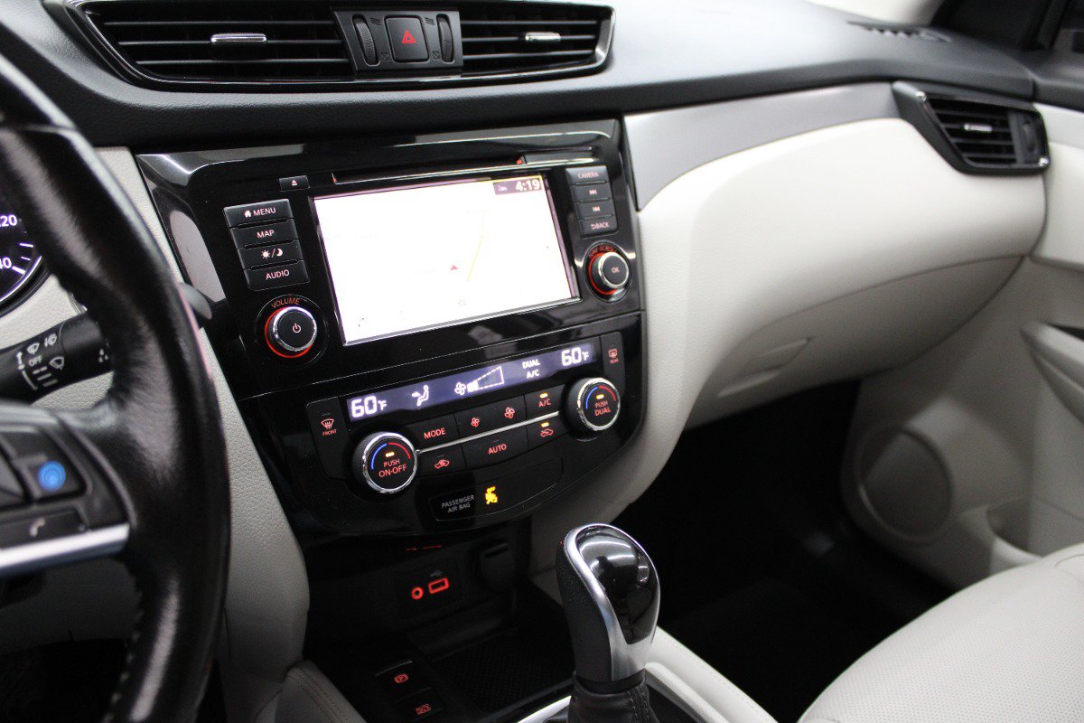 Used 2020 Nissan Rogue Sport SL FWD image 21