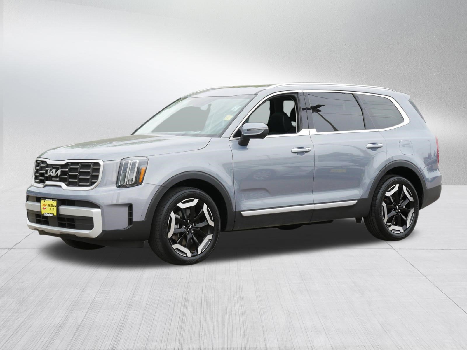 Certified 2025 Kia Telluride S FWD image 3