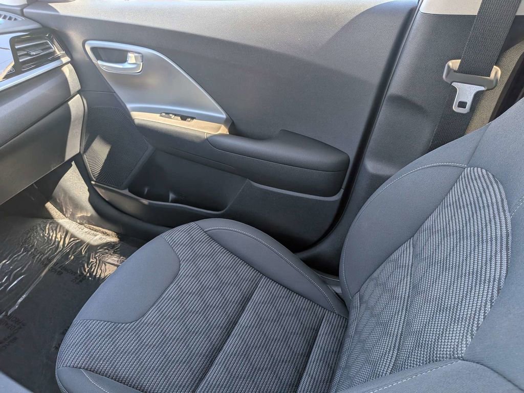 Used 2021 Kia Niro LX image 18