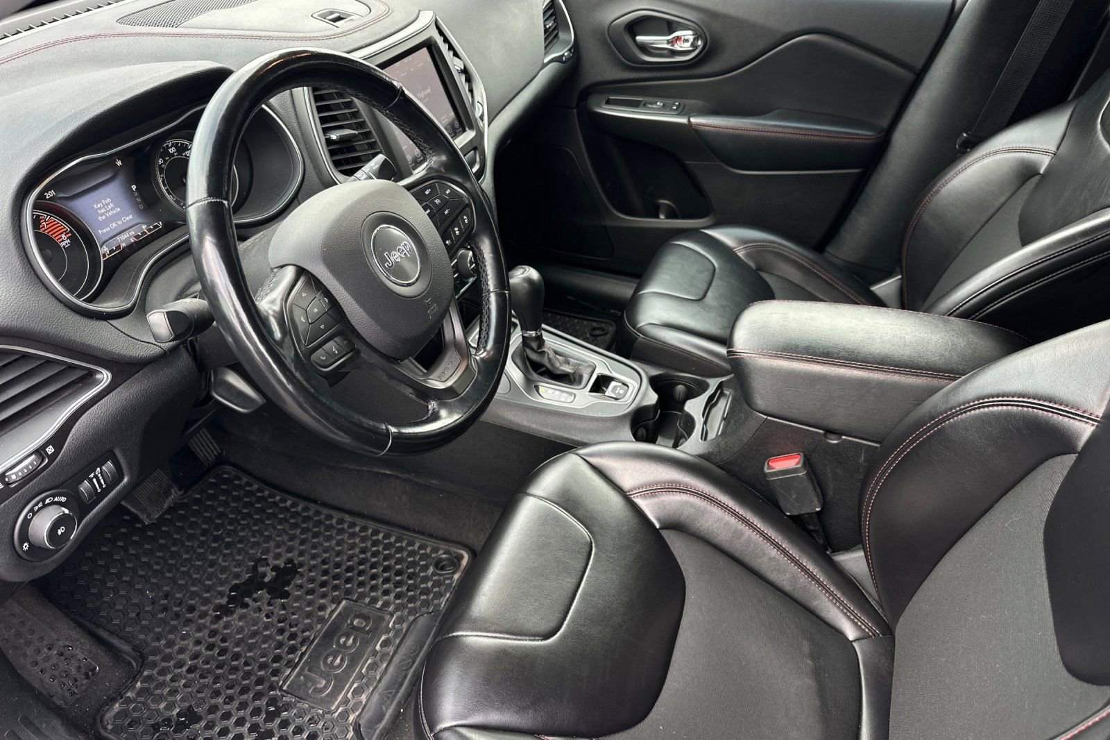 Used 2020 Jeep Cherokee Trailhawk w/ Technology Group image 10