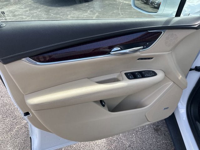 Used 2018 Cadillac XT5 Luxury w/ Driver Awareness Package AWD/4WD image 14