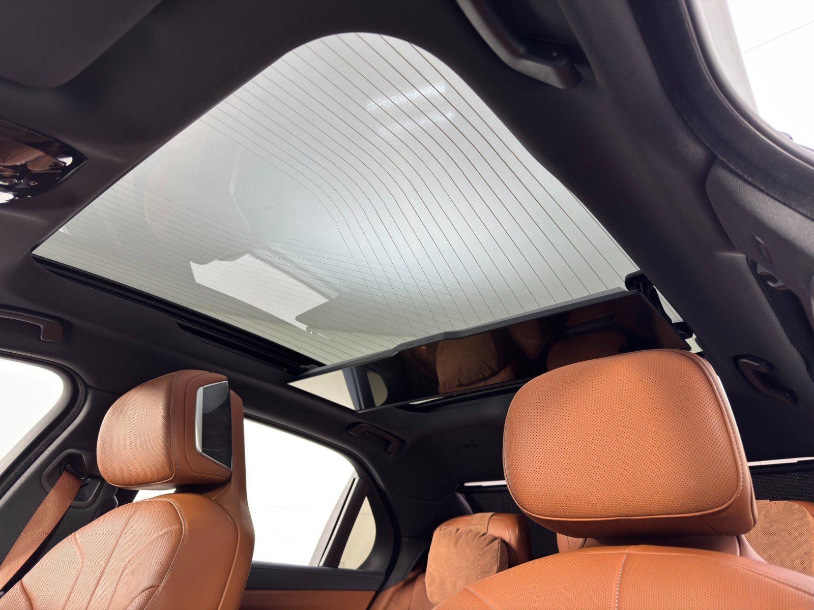 Used 2024 BMW i7 xDrive60 w/ Premium Package image 12