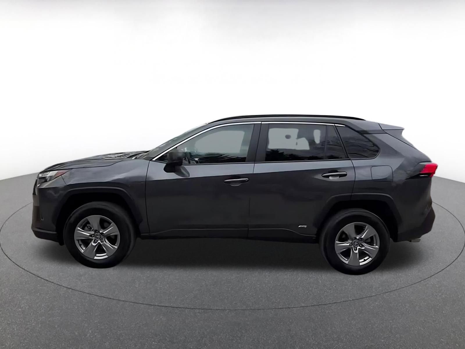 Used 2025 Toyota RAV4 LE AWD/4WD image 9
