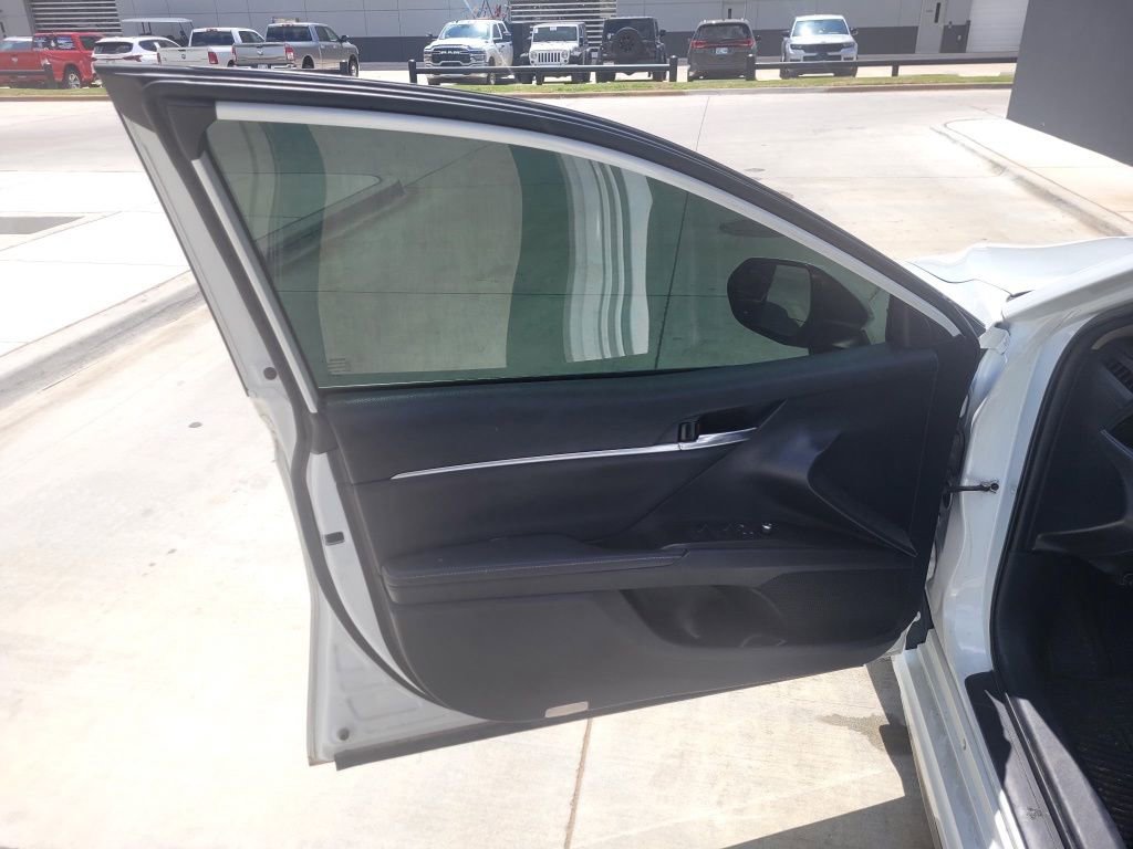 Used 2021 Toyota Camry XSE image 8