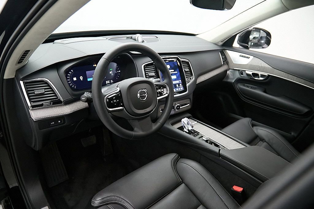 Used 2024 Volvo XC90 T8 Ultimate w/ Lounge Package AWD/4WD image 13