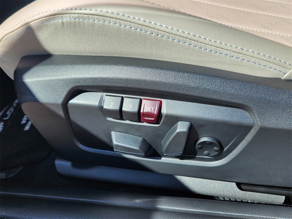 Used 2025 MINI Cooper 2-Door Hardtop image 27