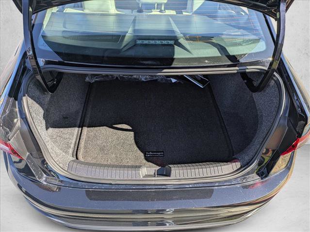 Certified 2023 Volkswagen Jetta SE w/ Panoramic Sunroof Package FWD image 6