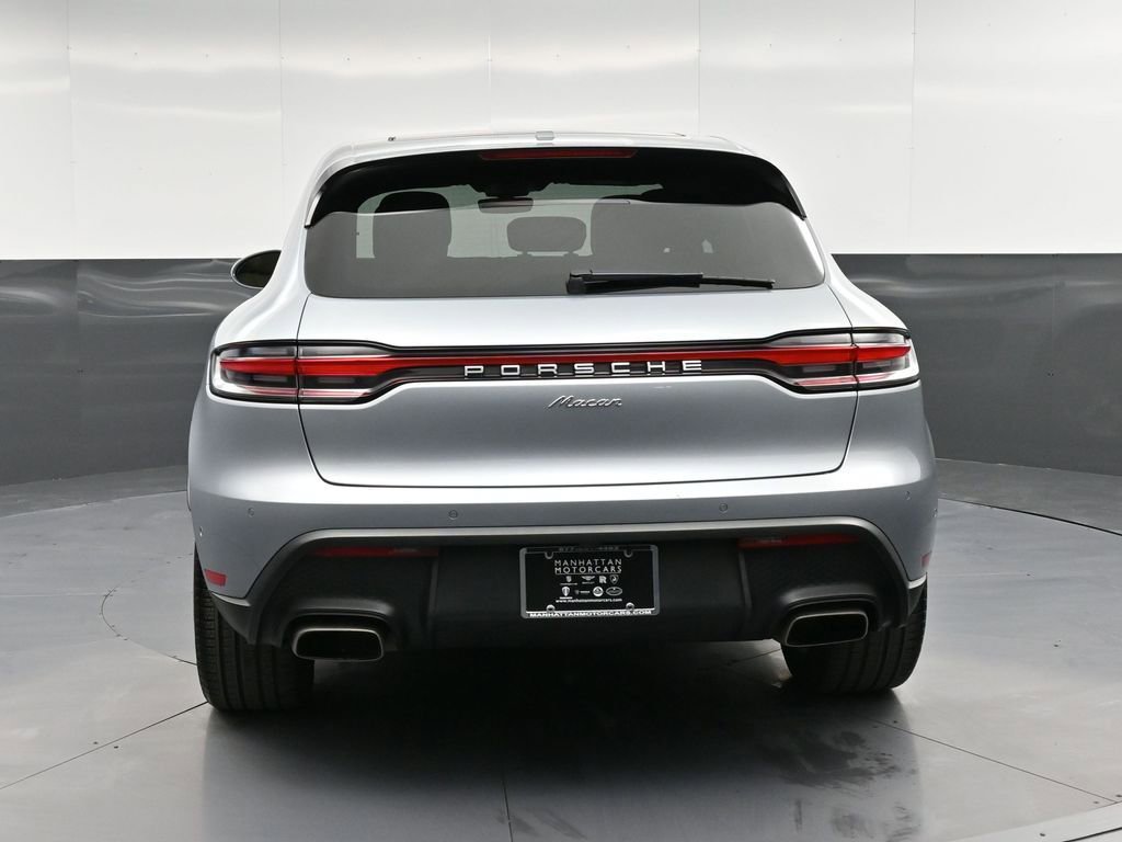 Certified 2022 Porsche Macan image 7