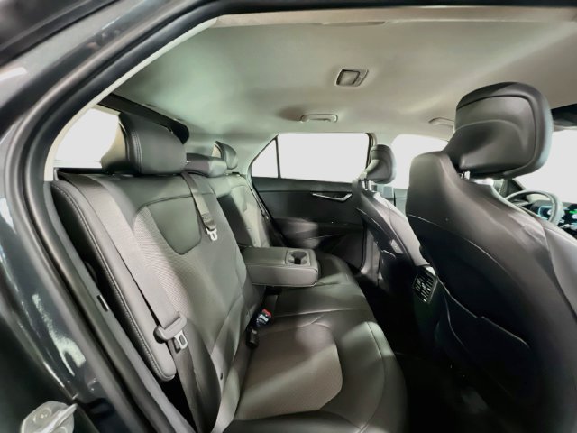 Used 2025 Kia Niro EX FWD image 27