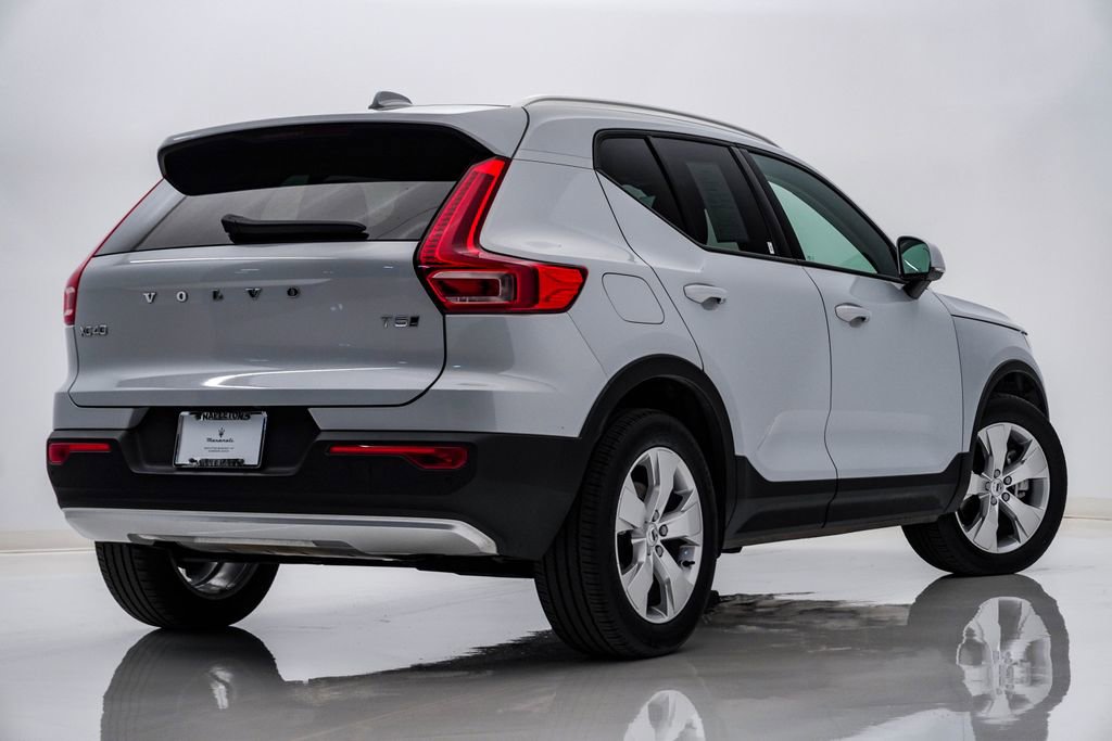 Used 2020 Volvo XC40 T5 Momentum w/ Protection Package Premier image 9