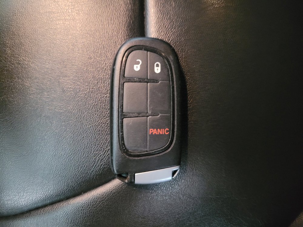 Used 2019 Jeep Cherokee Latitude Plus AWD/4WD image 32