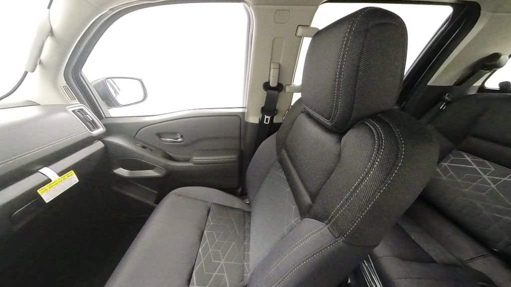 Used 2025 Nissan Frontier SV w/ SV Convenience Package image 29