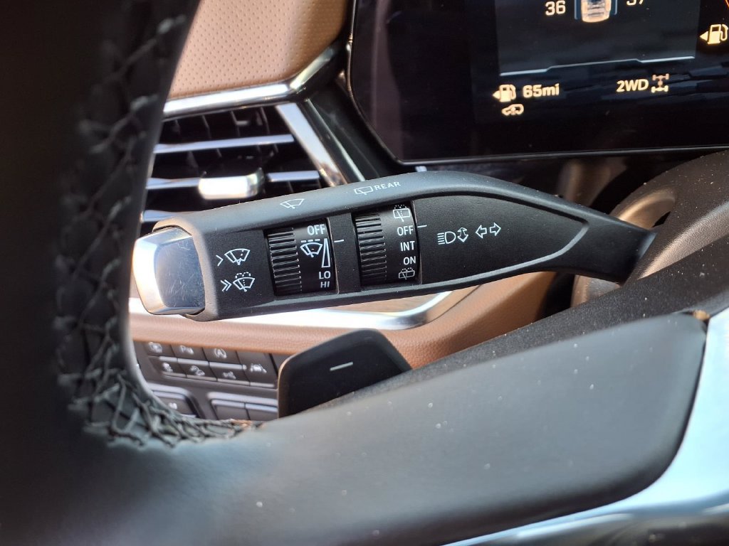 Used 2025 Chevrolet Tahoe High Country AWD/4WD image 10