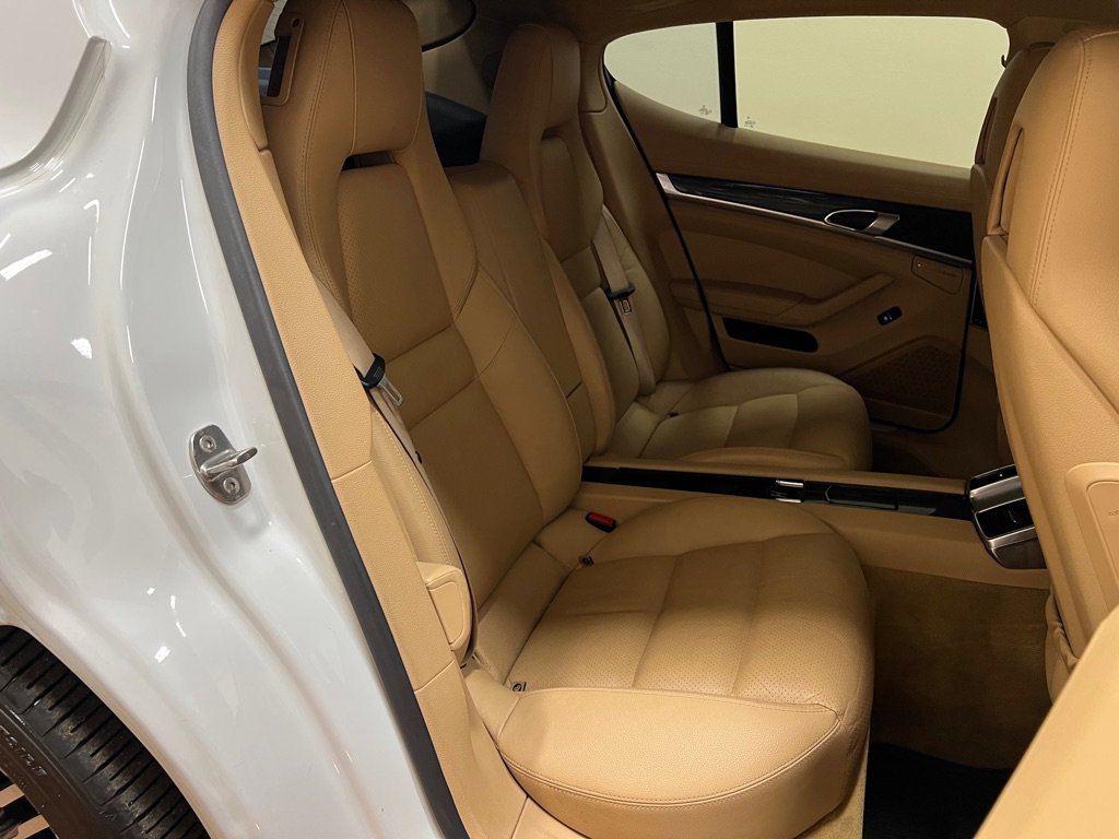 Used 2013 Porsche Panamera 4 image 32