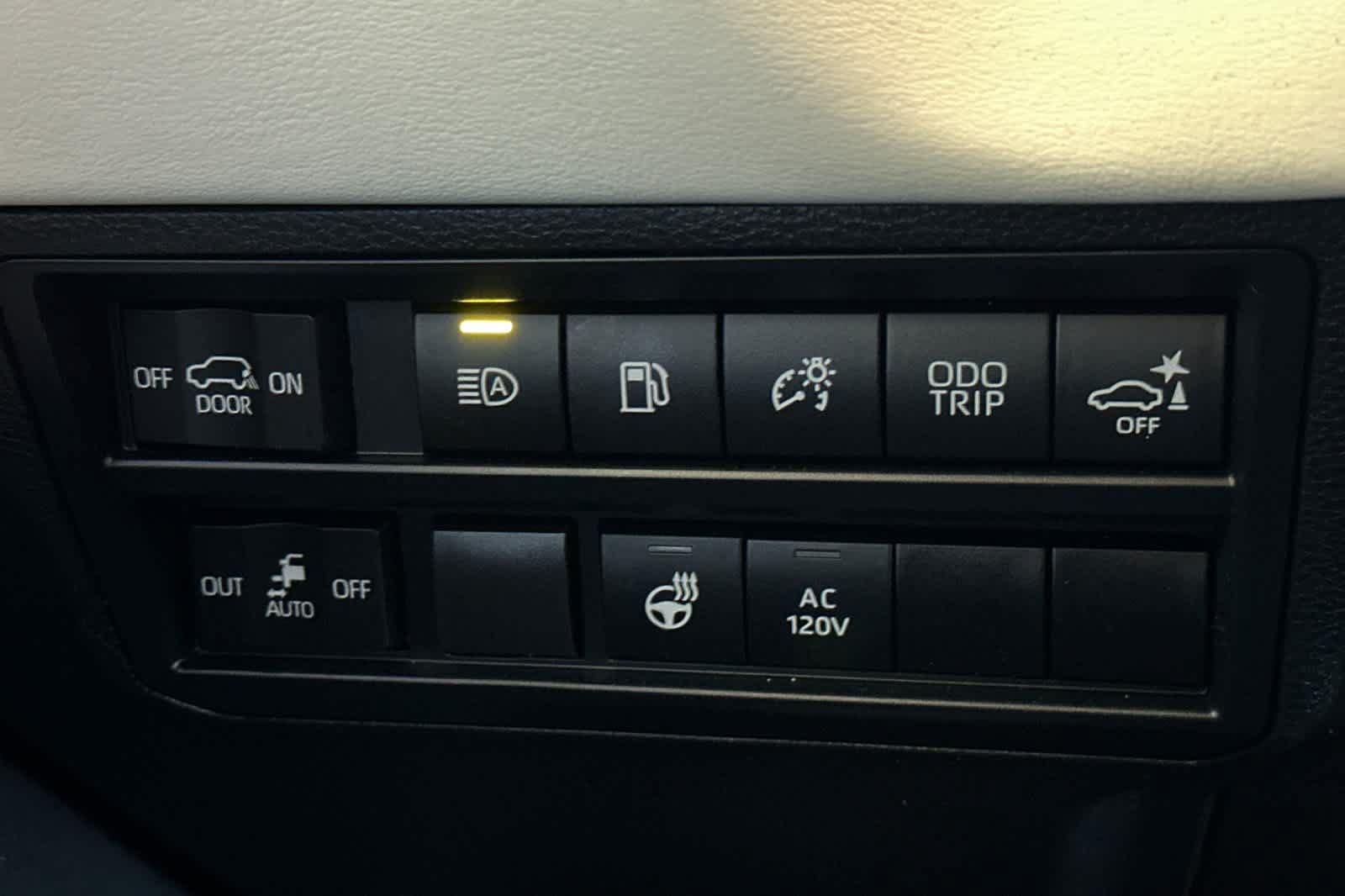 Used 2024 Toyota Sequoia Capstone AWD/4WD image 31