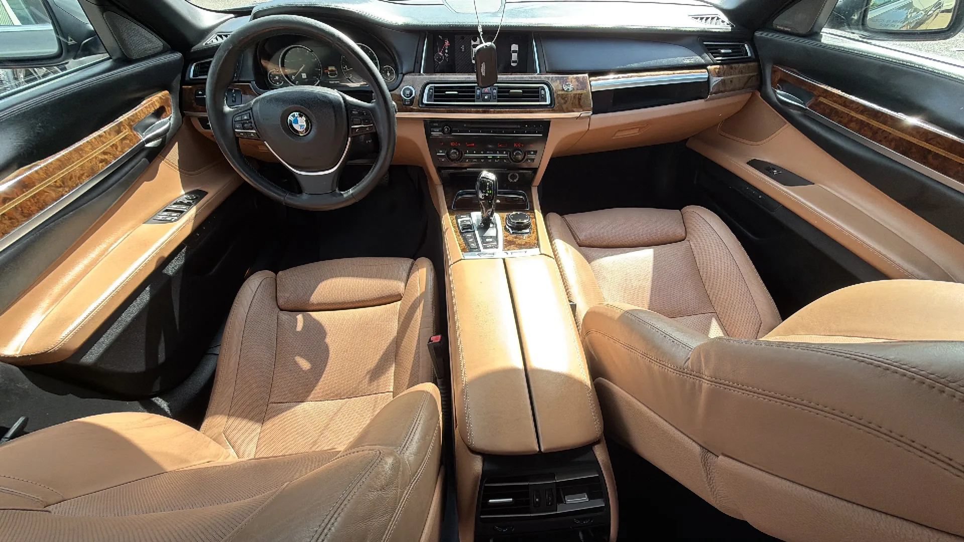 Used 2015 BMW 750Li xDrive w/ Executive Package AWD/4WD image 28