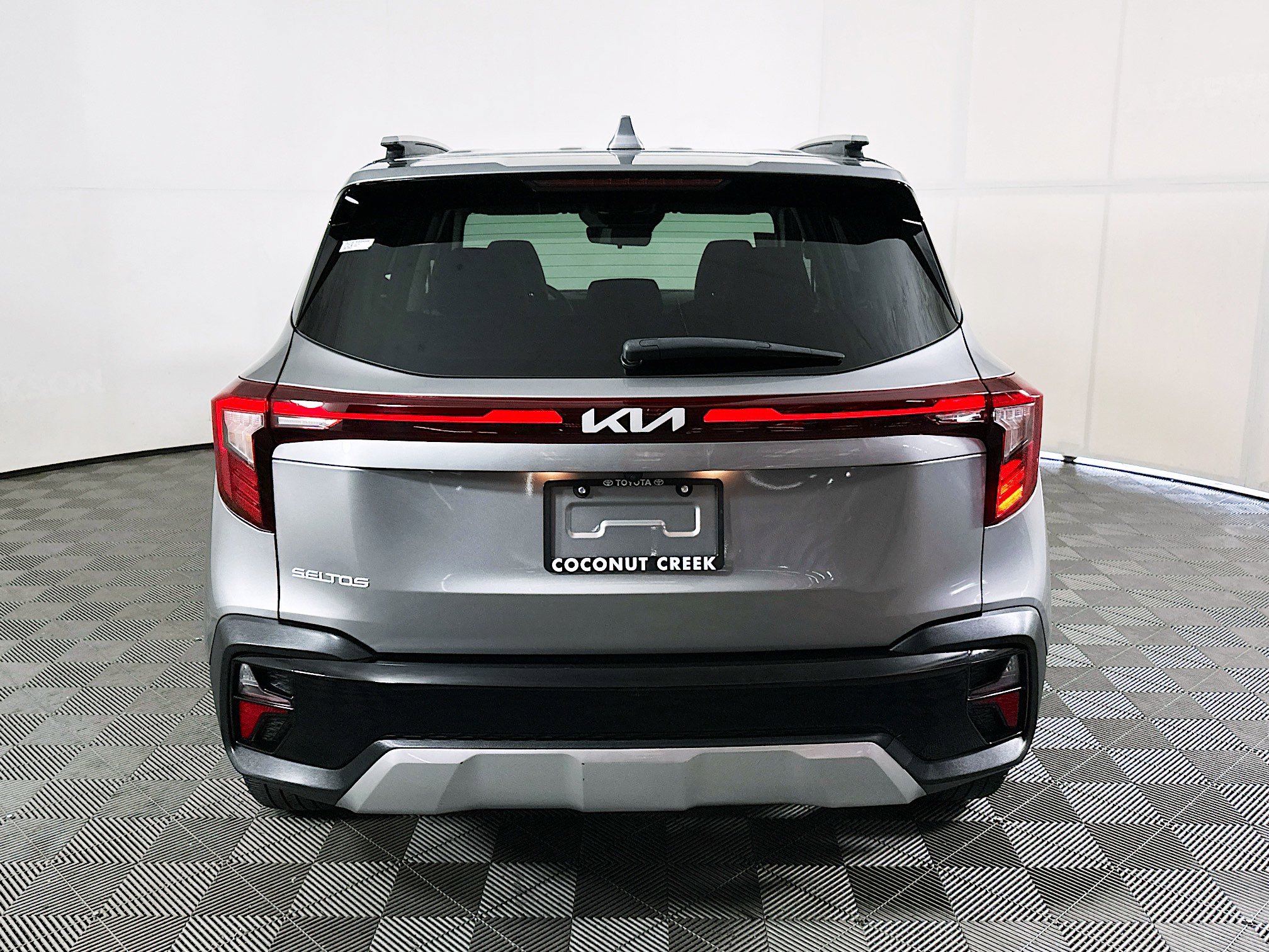 Used 2024 Kia Seltos S FWD image 4