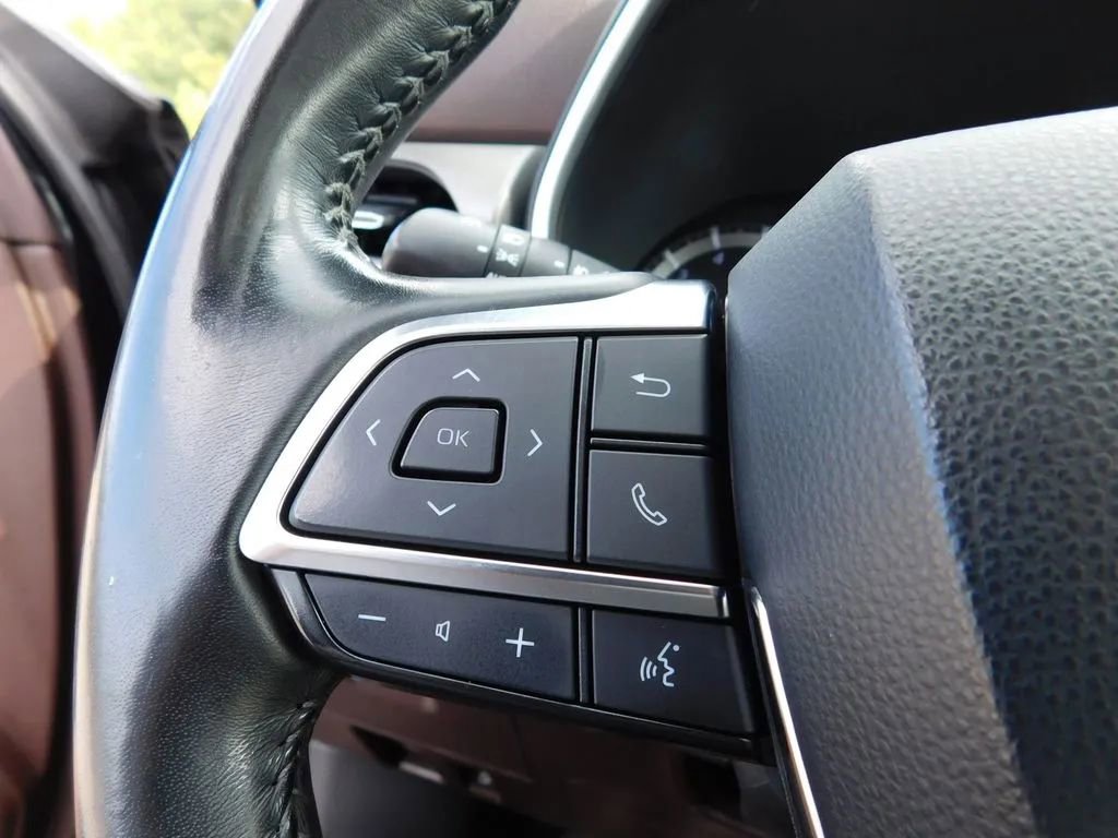 Used 2020 Toyota Highlander XLE image 27