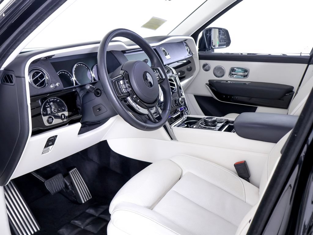 Used 2023 Rolls-Royce Cullinan w/ Technology Package AWD/4WD image 4
