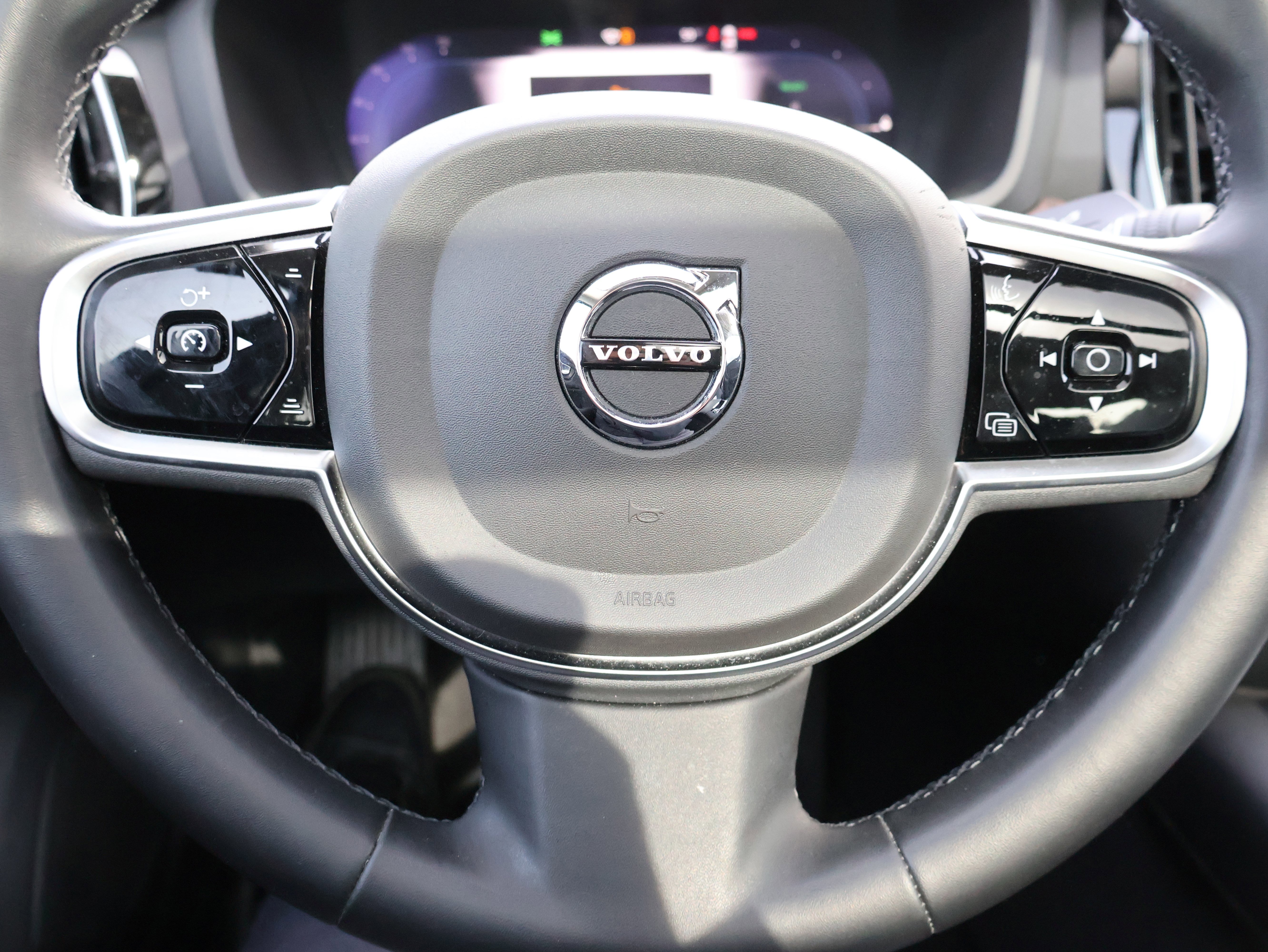 Used 2024 Volvo S60 T8 Plus w/ Climate Package image 24