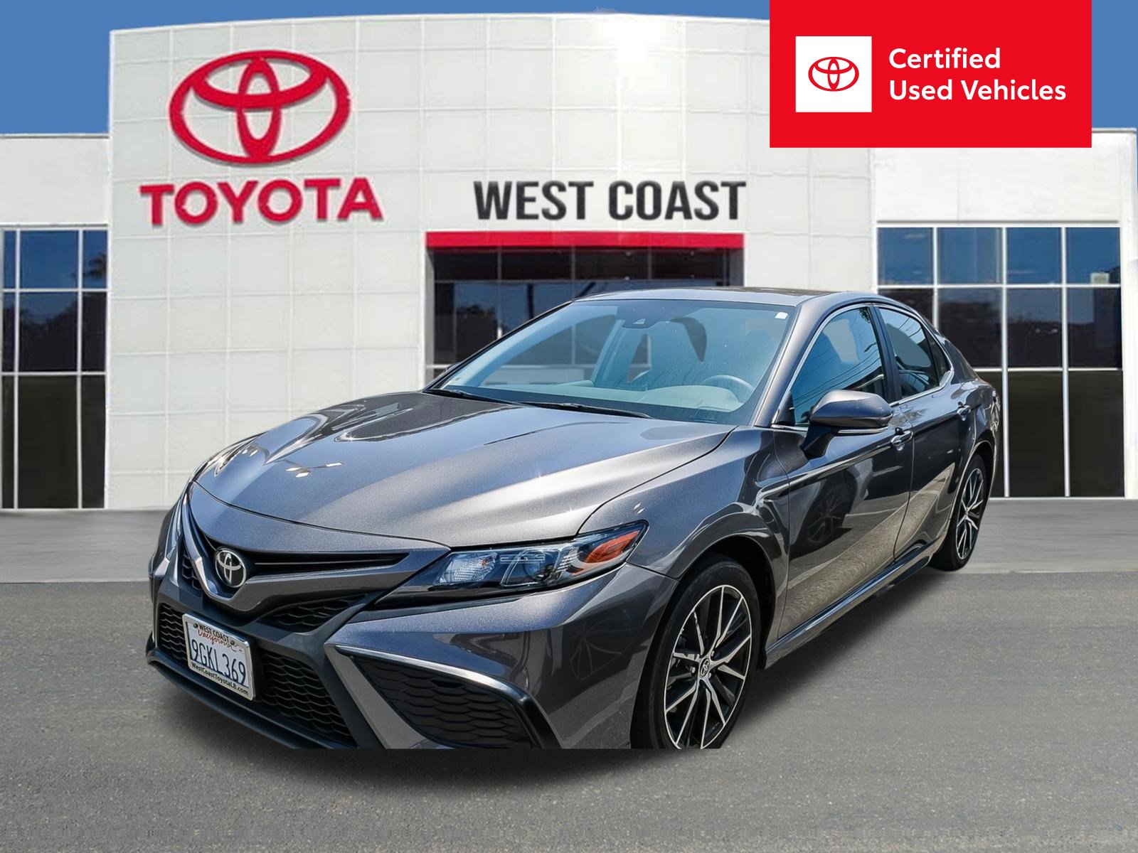 Used 2023 Toyota Camry SE FWD image 1