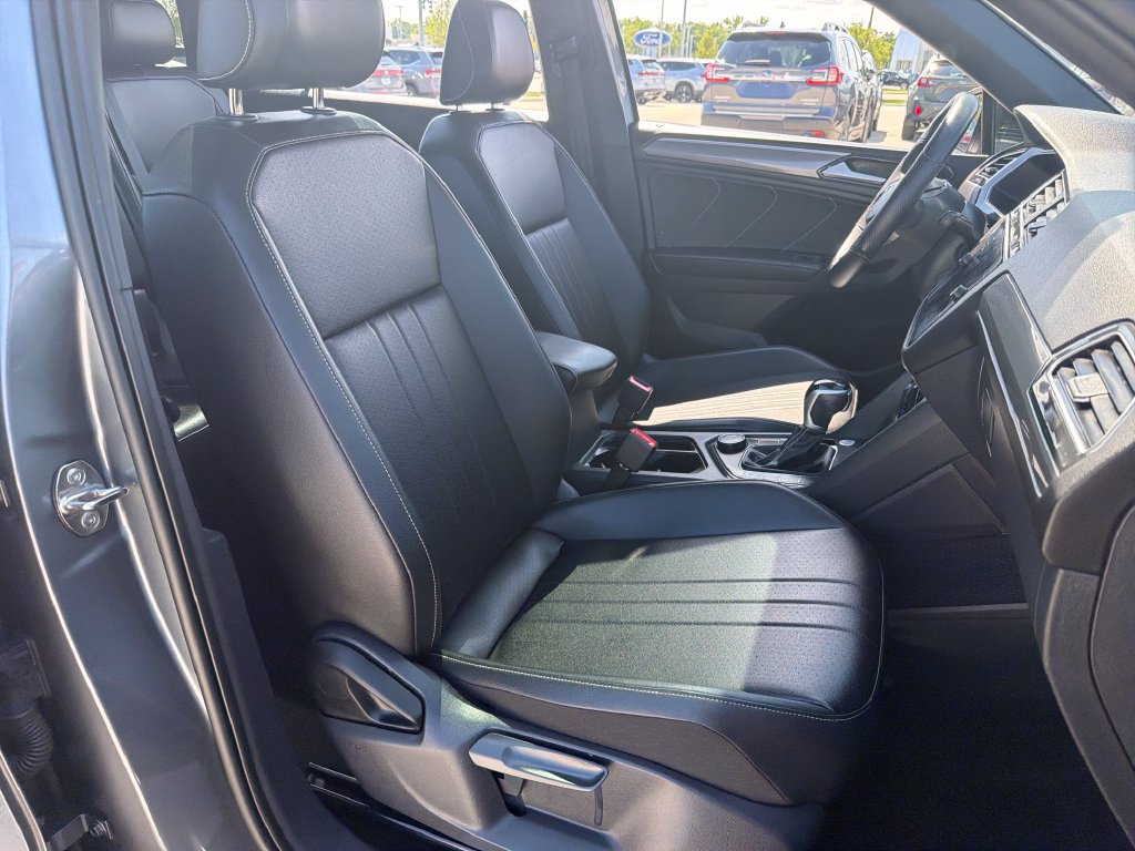 Certified 2023 Volkswagen Tiguan SE R-Line AWD/4WD image 26