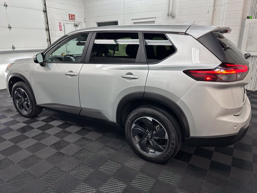 Used 2025 Nissan Rogue SV AWD/4WD image 6