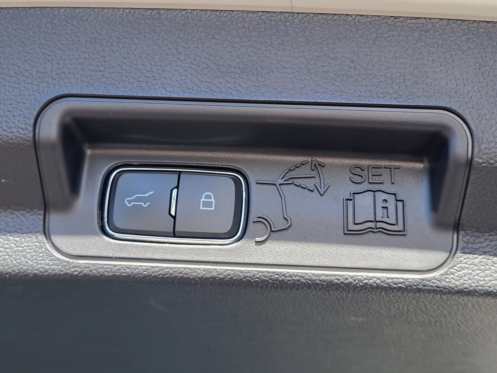 Certified 2023 Ford Explorer ST-Line w/ Class IV Trailer Tow Package image 32